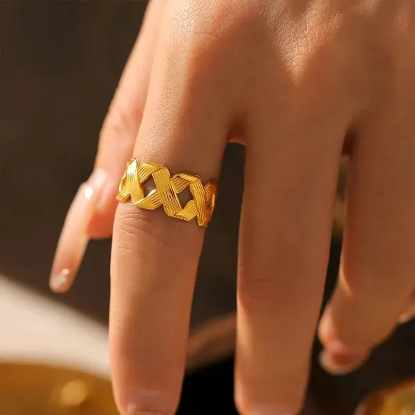 Gold_Intertwined_Rings_For_Women